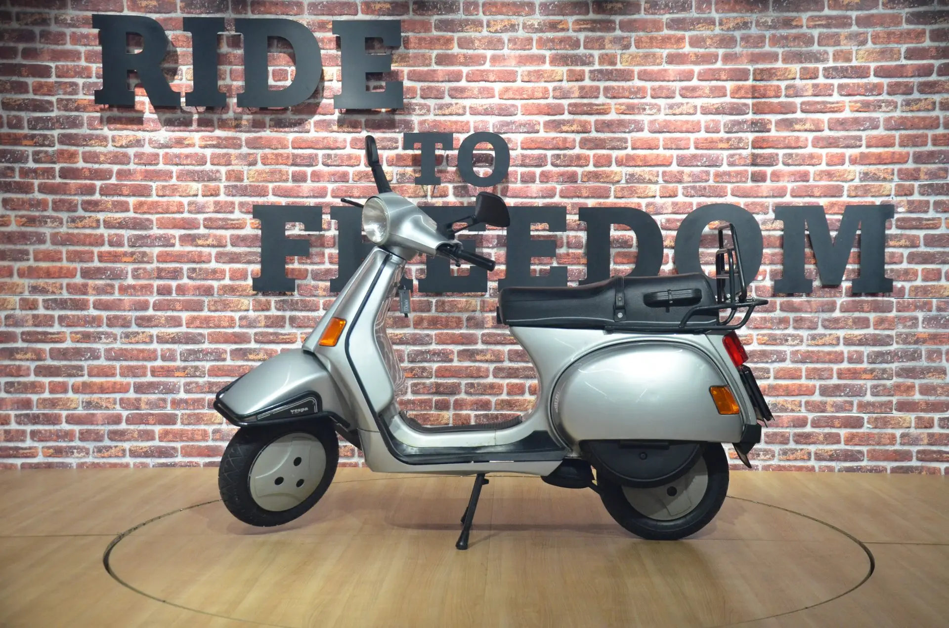 Vespa Cosa 200