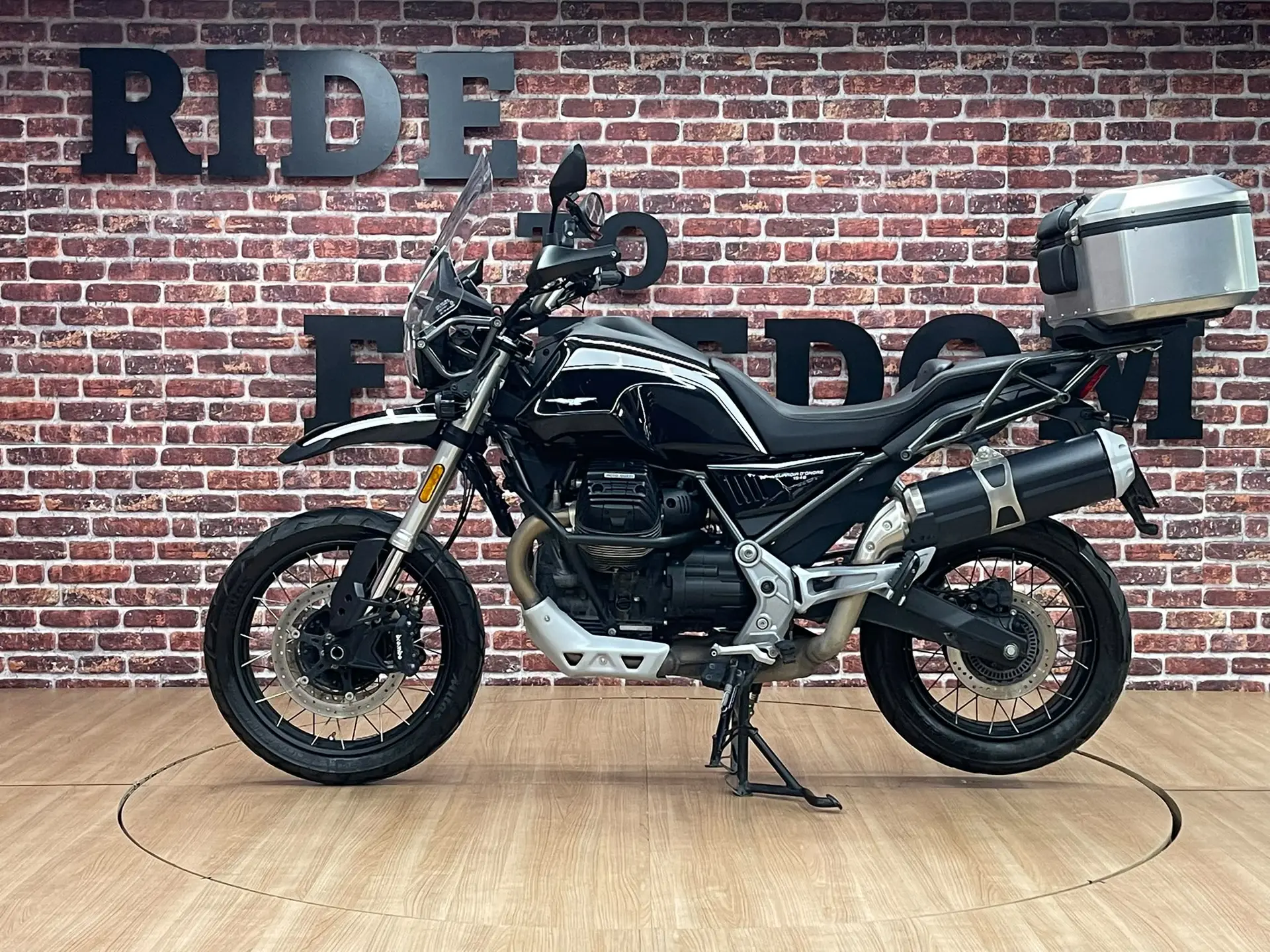 Moto Guzzi V85 TT