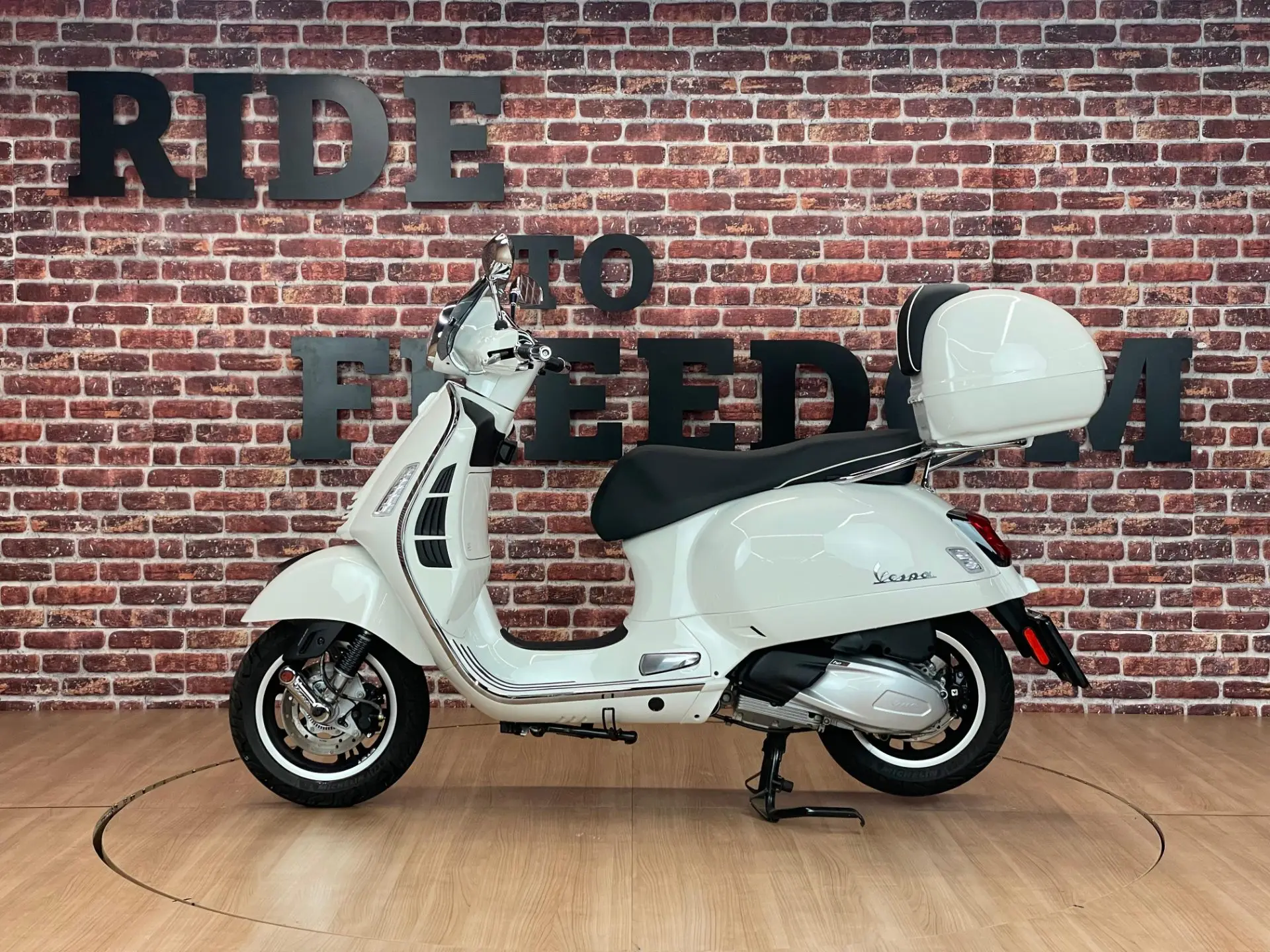 Vespa GTS 300 Super
