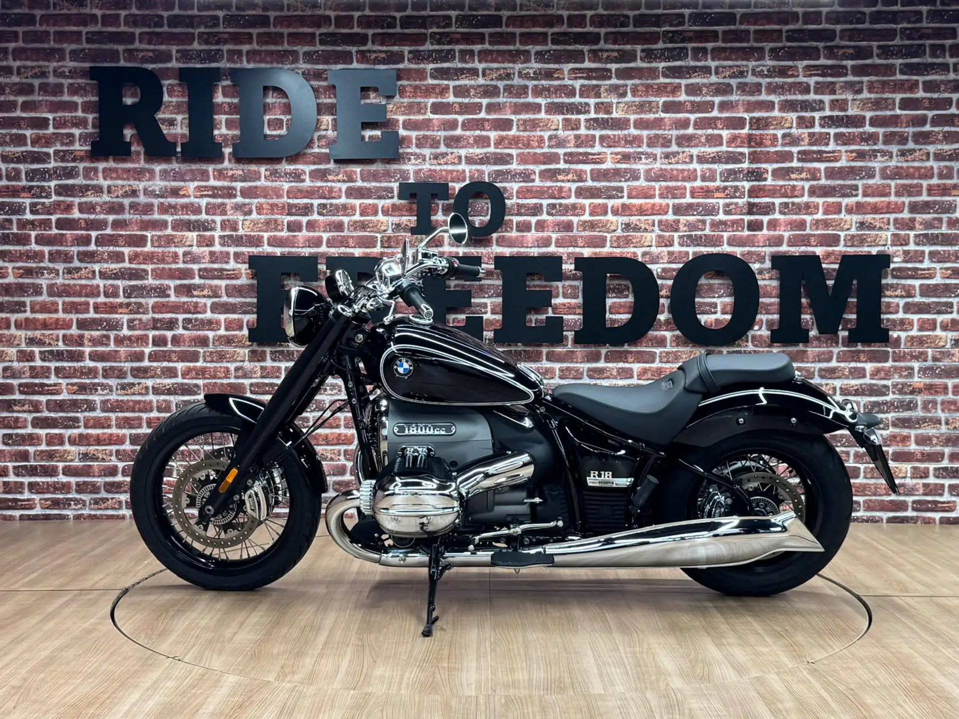 BMW R 18