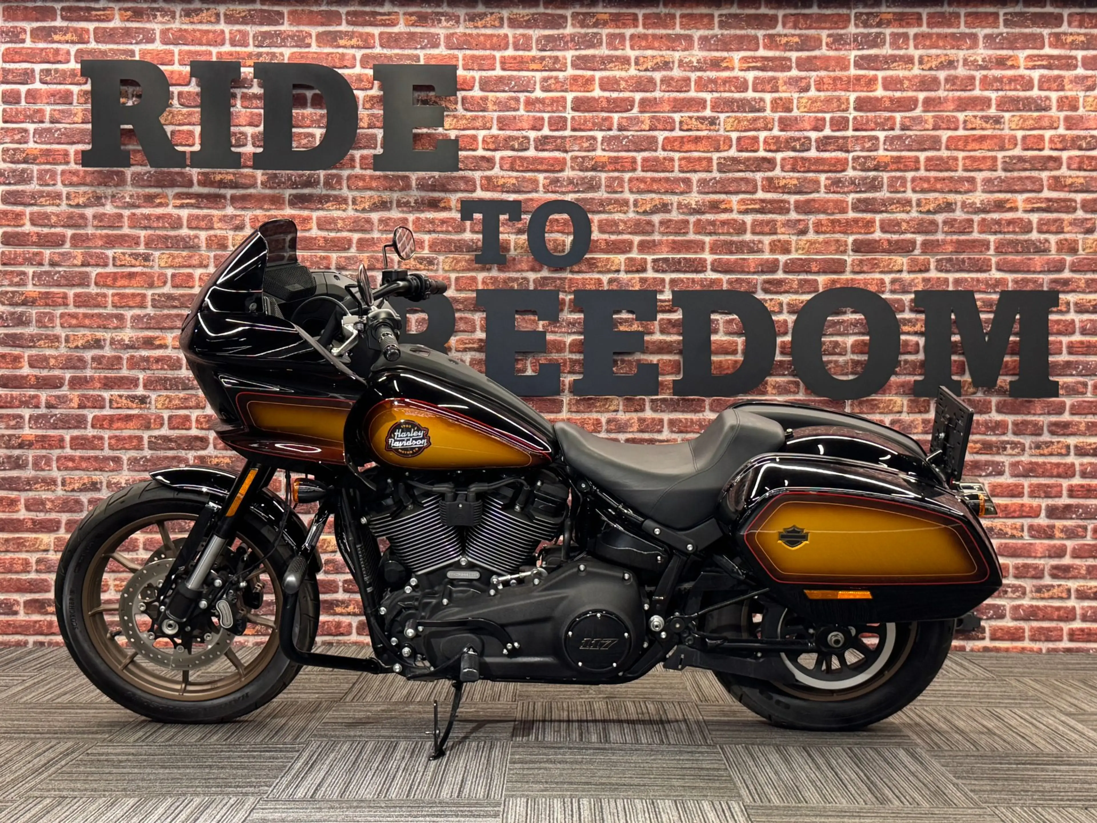 Harley-Davidson Low Rider ST