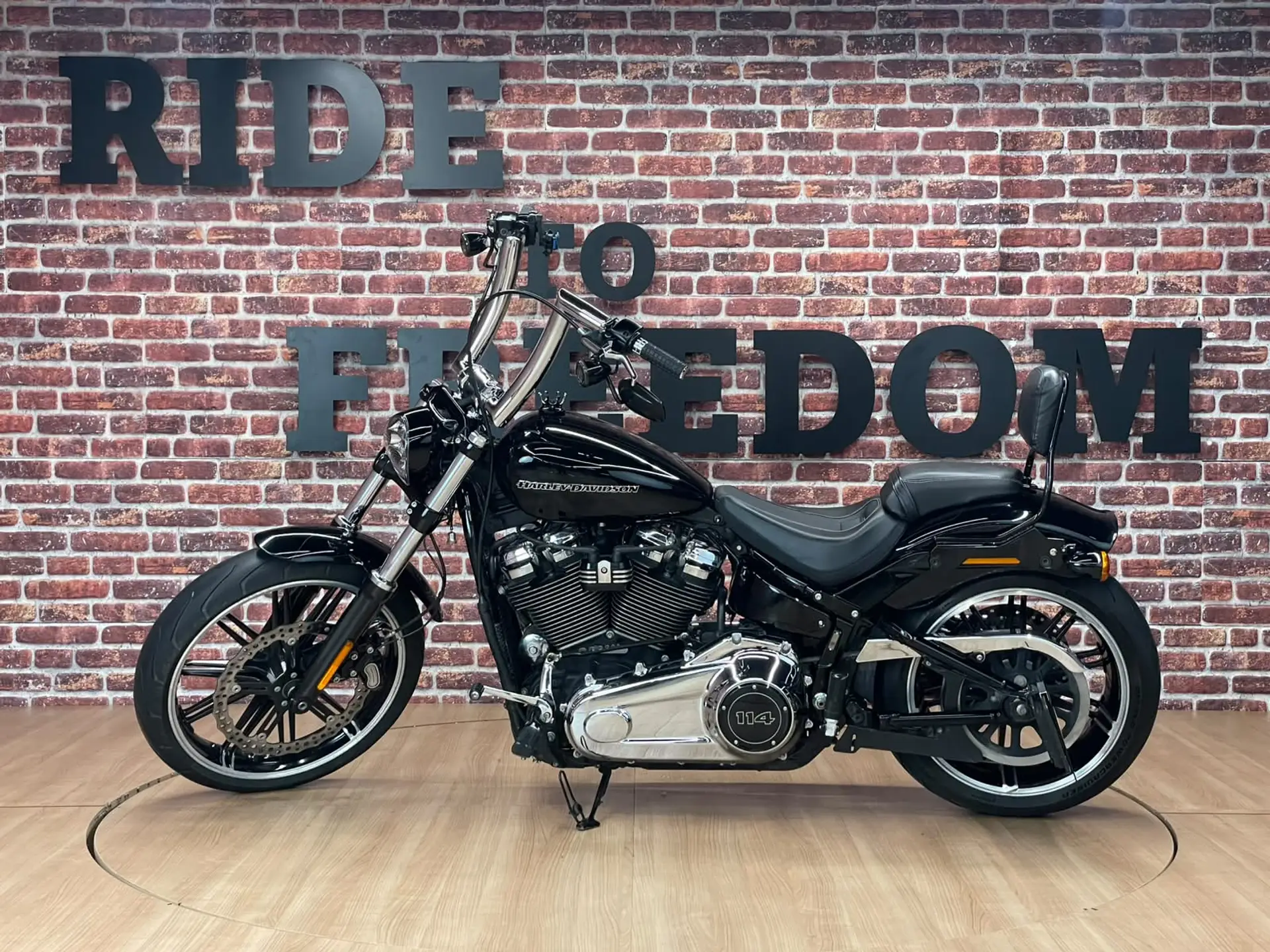 Harley-Davidson Softail Breakout FXSB