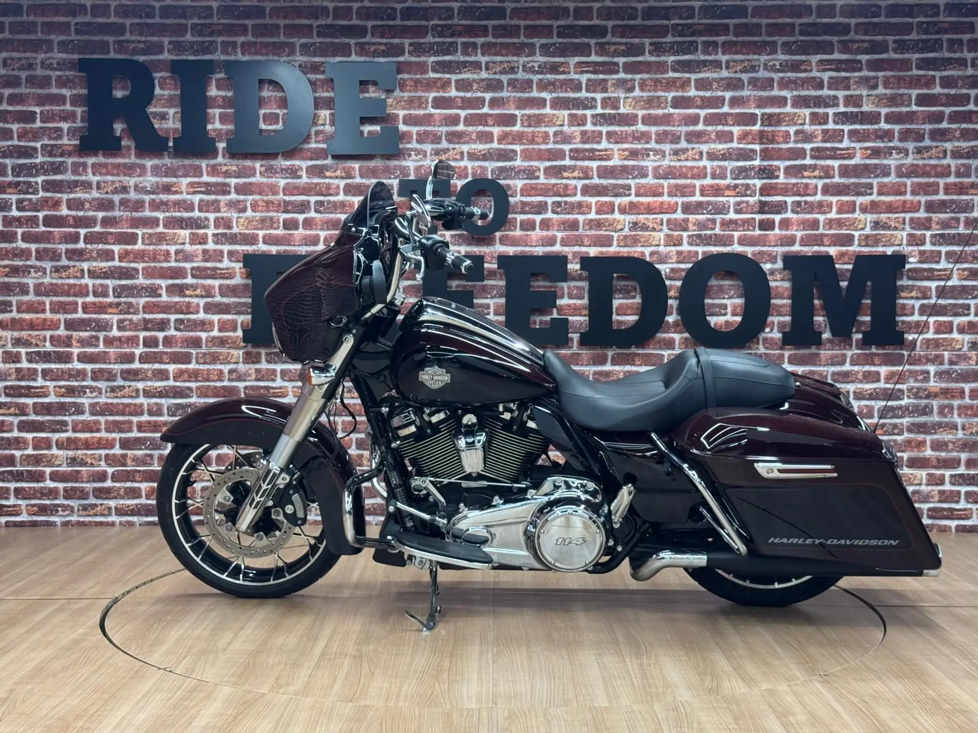 Harley-Davidson FLHX Street Glide