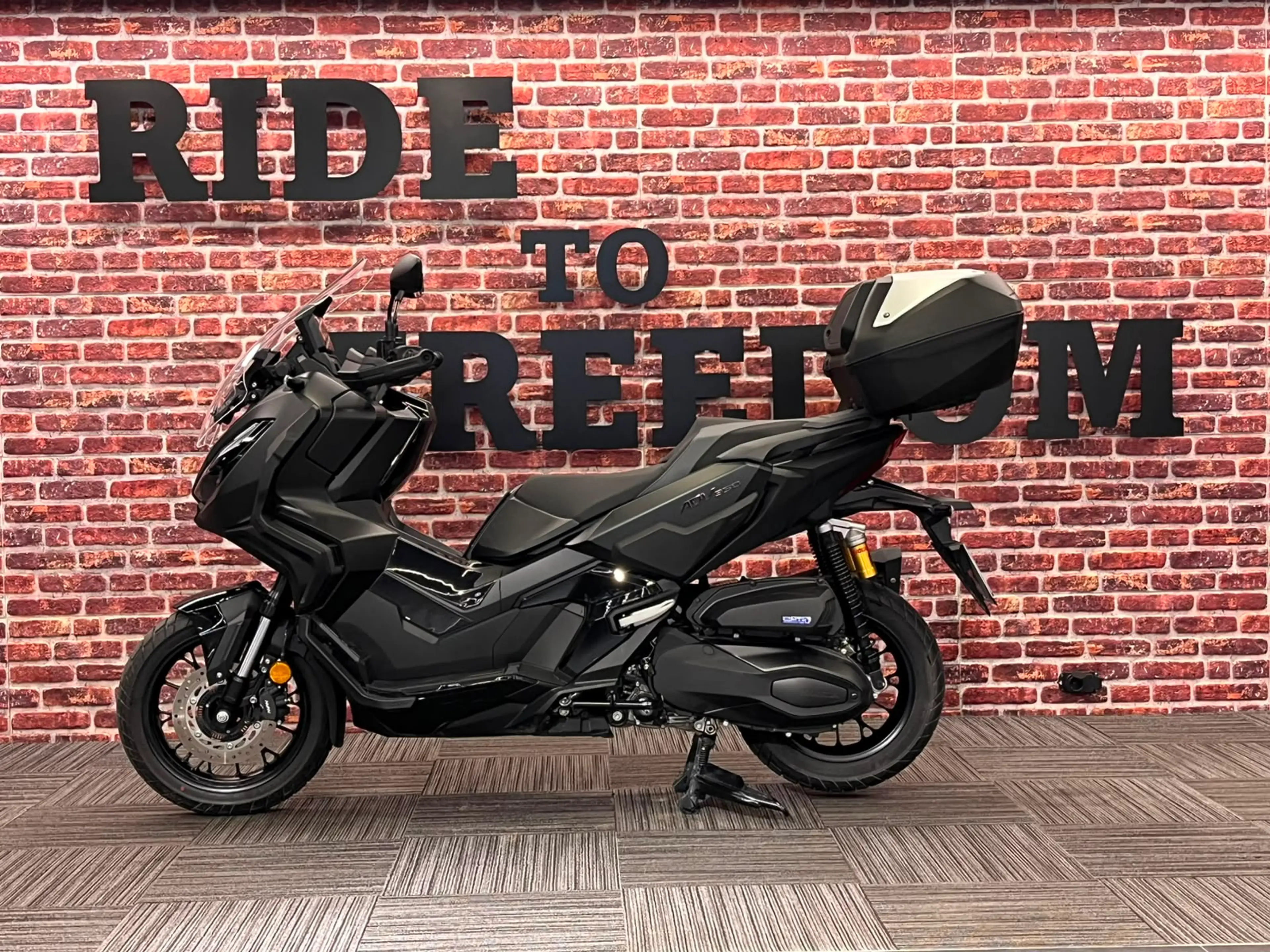Honda ADV 350