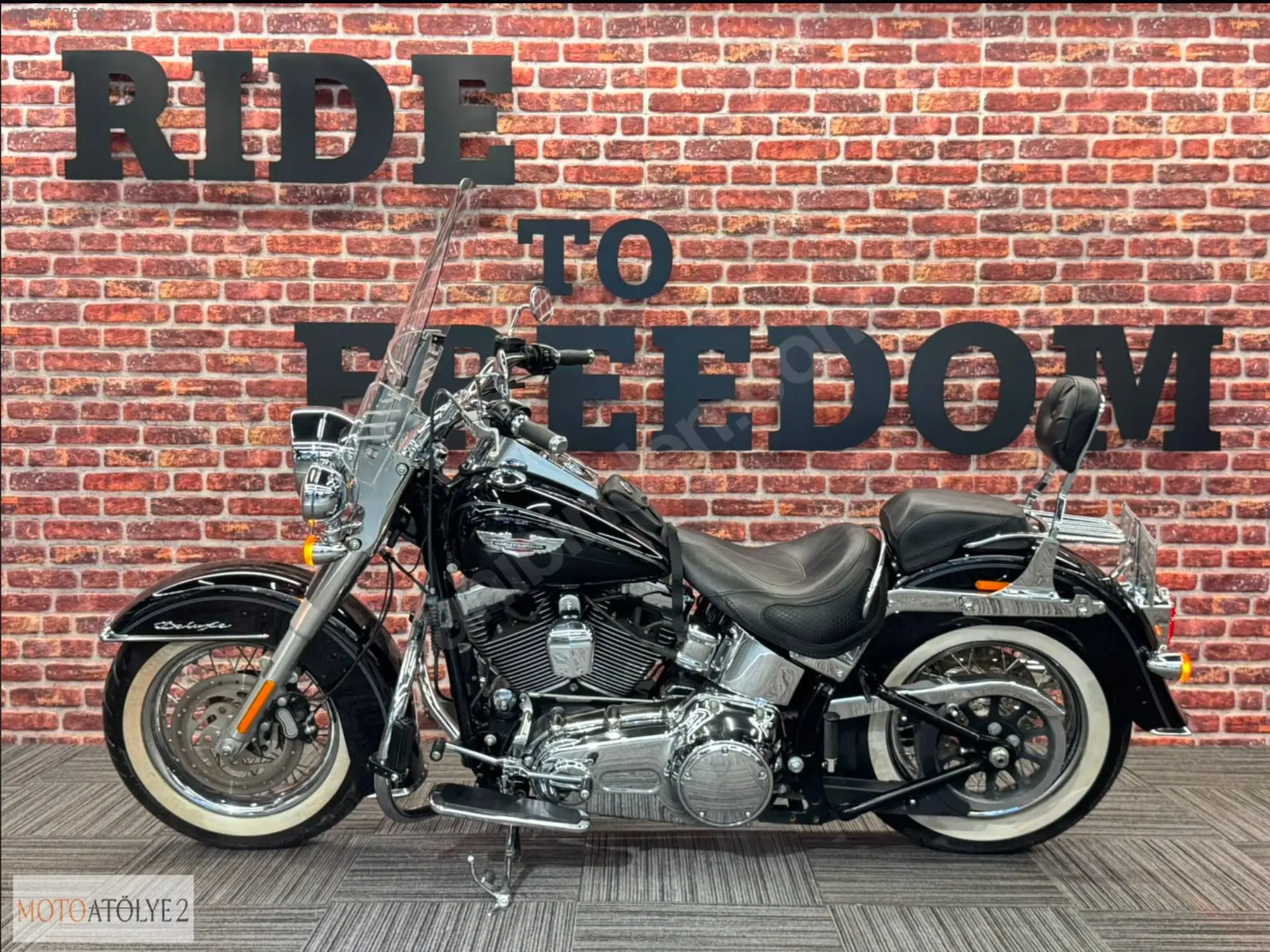 Harley-Davidson Softail Deluxe FLSTNI