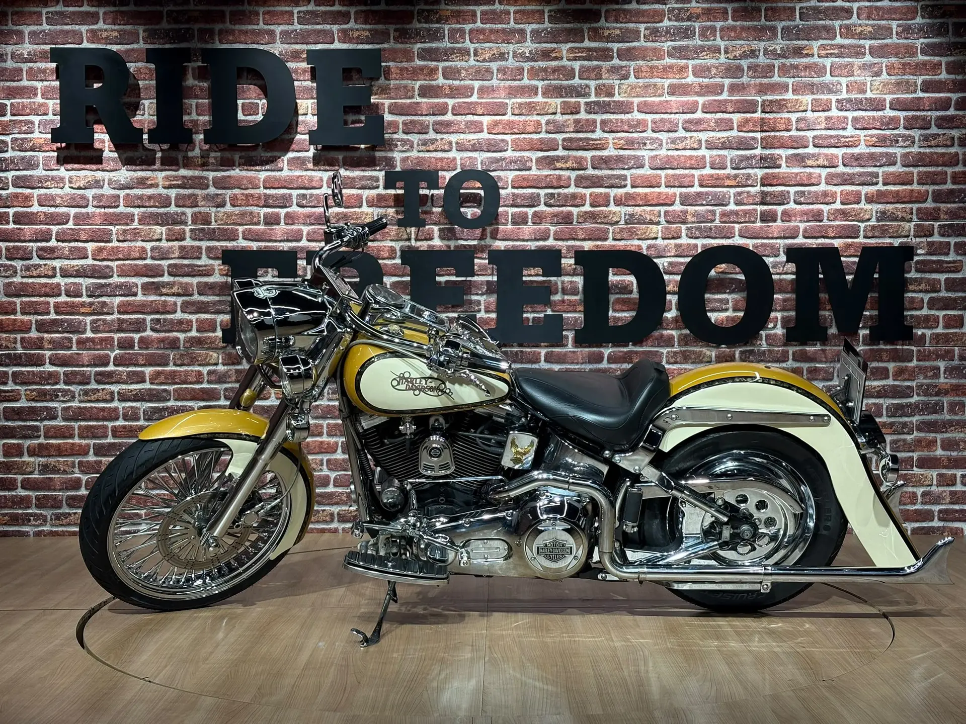 Harley-Davidson Heritage Softail Classic FLSTCI