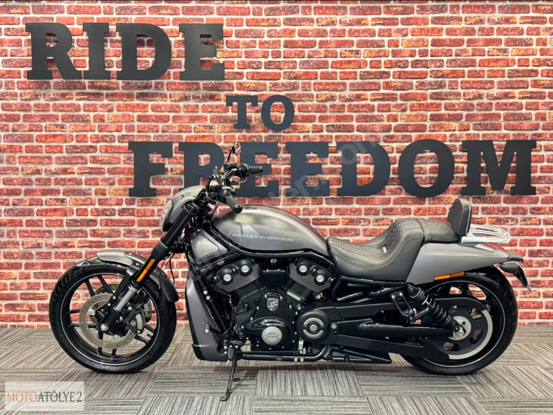 Harley-Davidson VRSCDX Night Rod Special