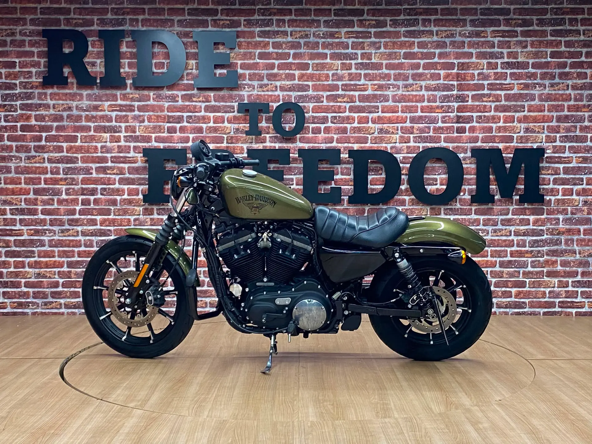 Harley-Davidson Sportster Iron 883