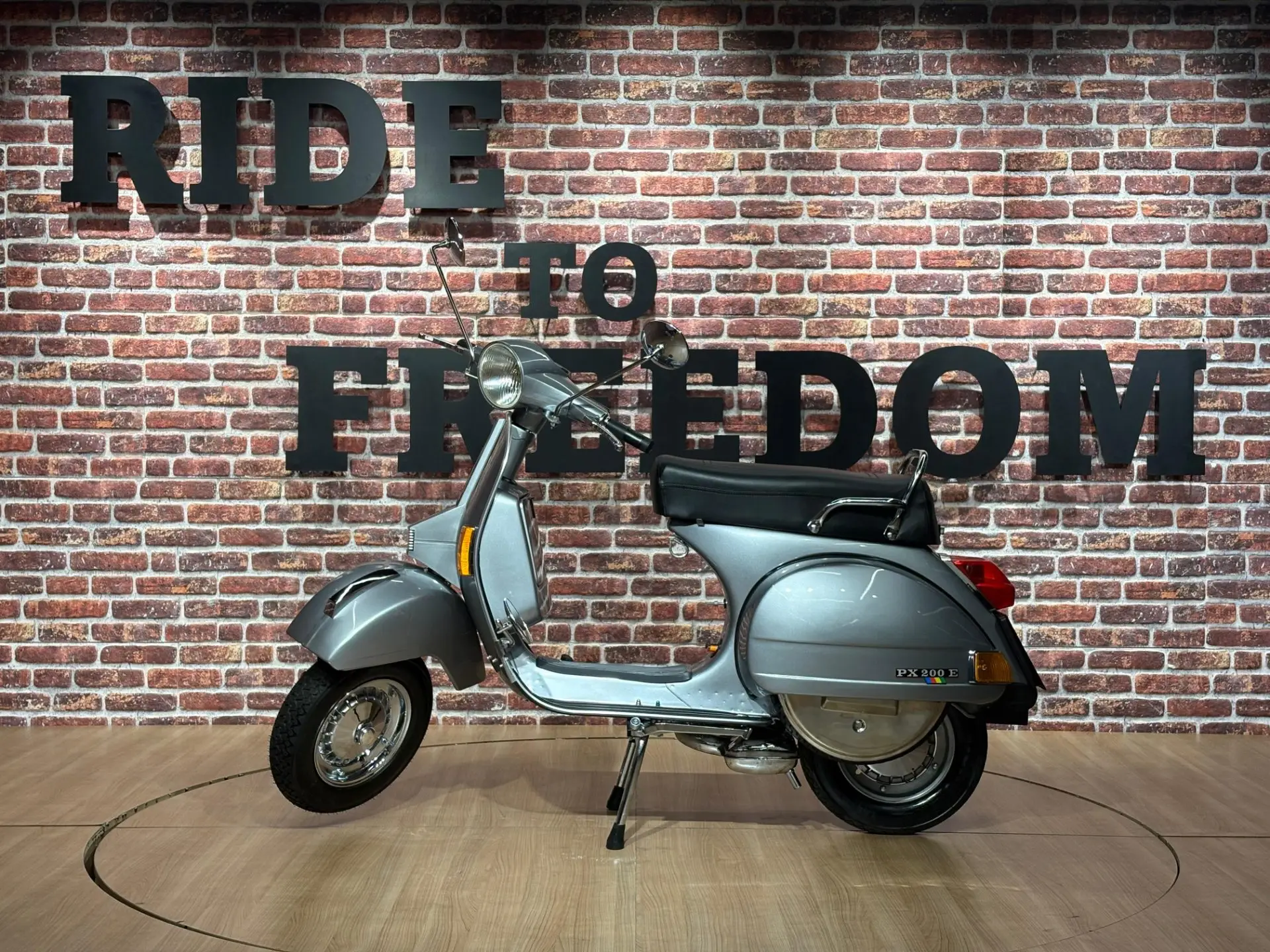 Vespa PX 200
