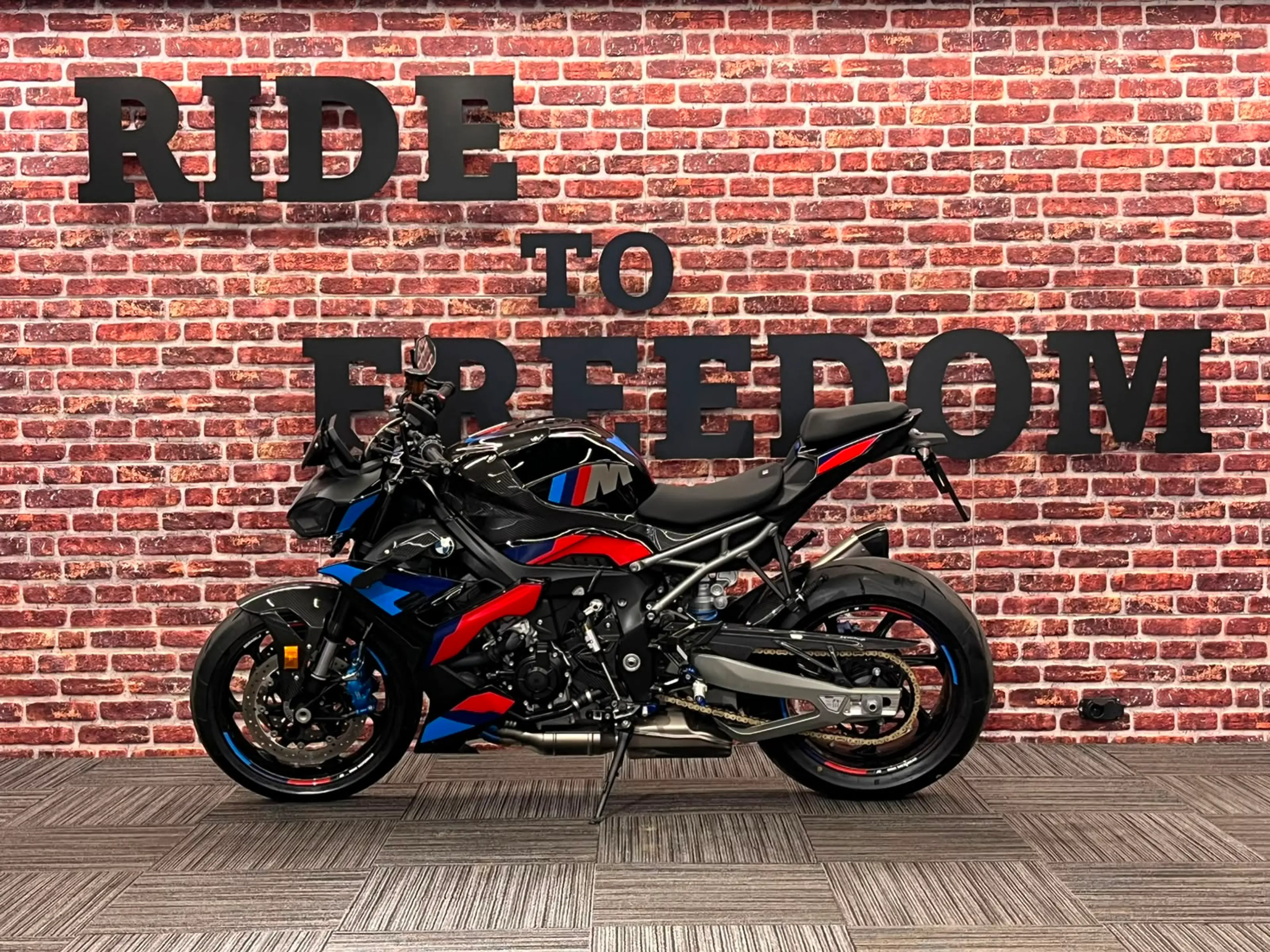 BMW M 1000 R