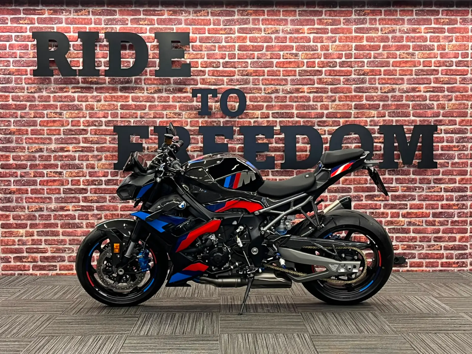 BMW M 1000 R