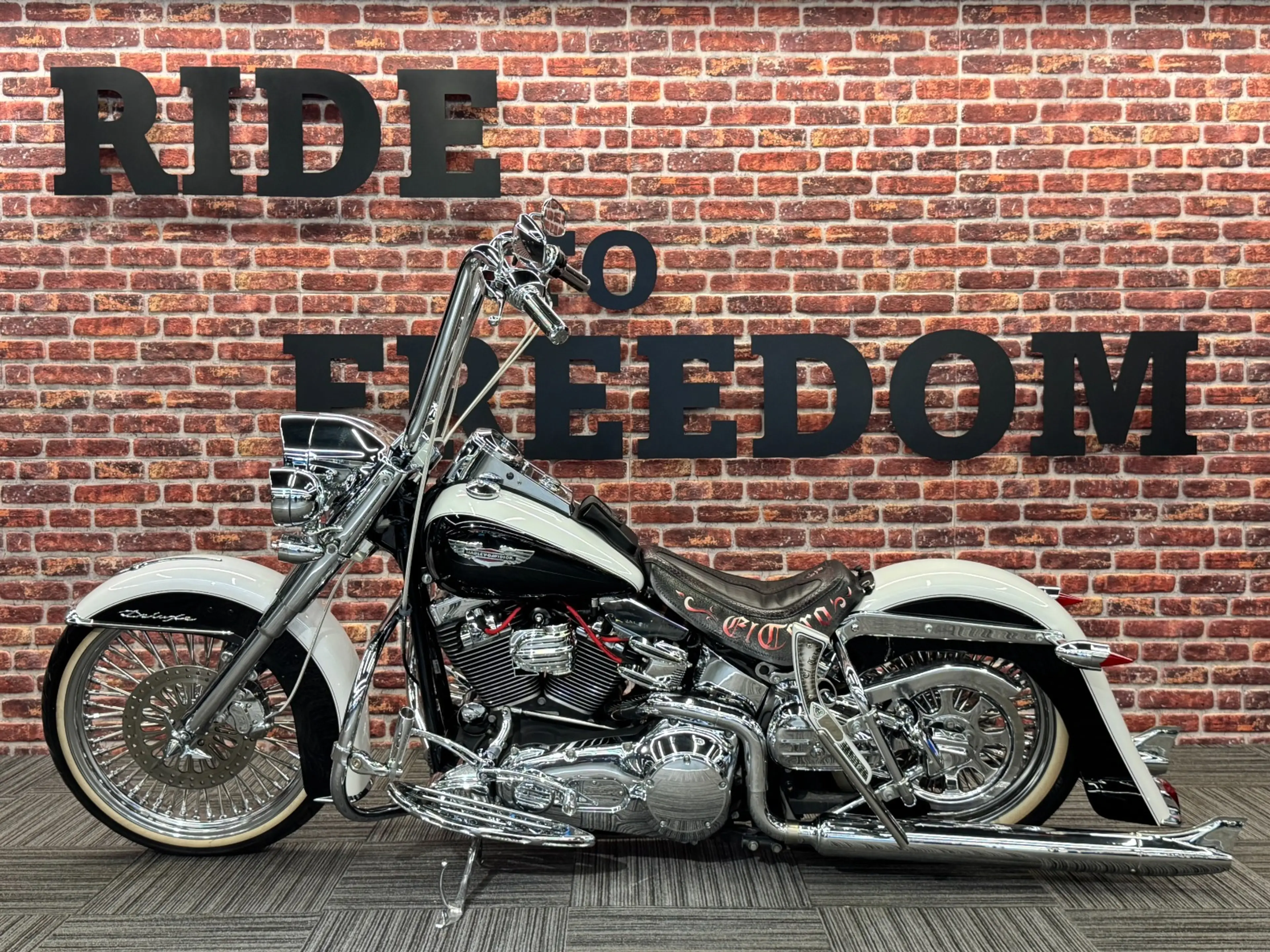 Harley-Davidson Softail Deluxe FLSTNI