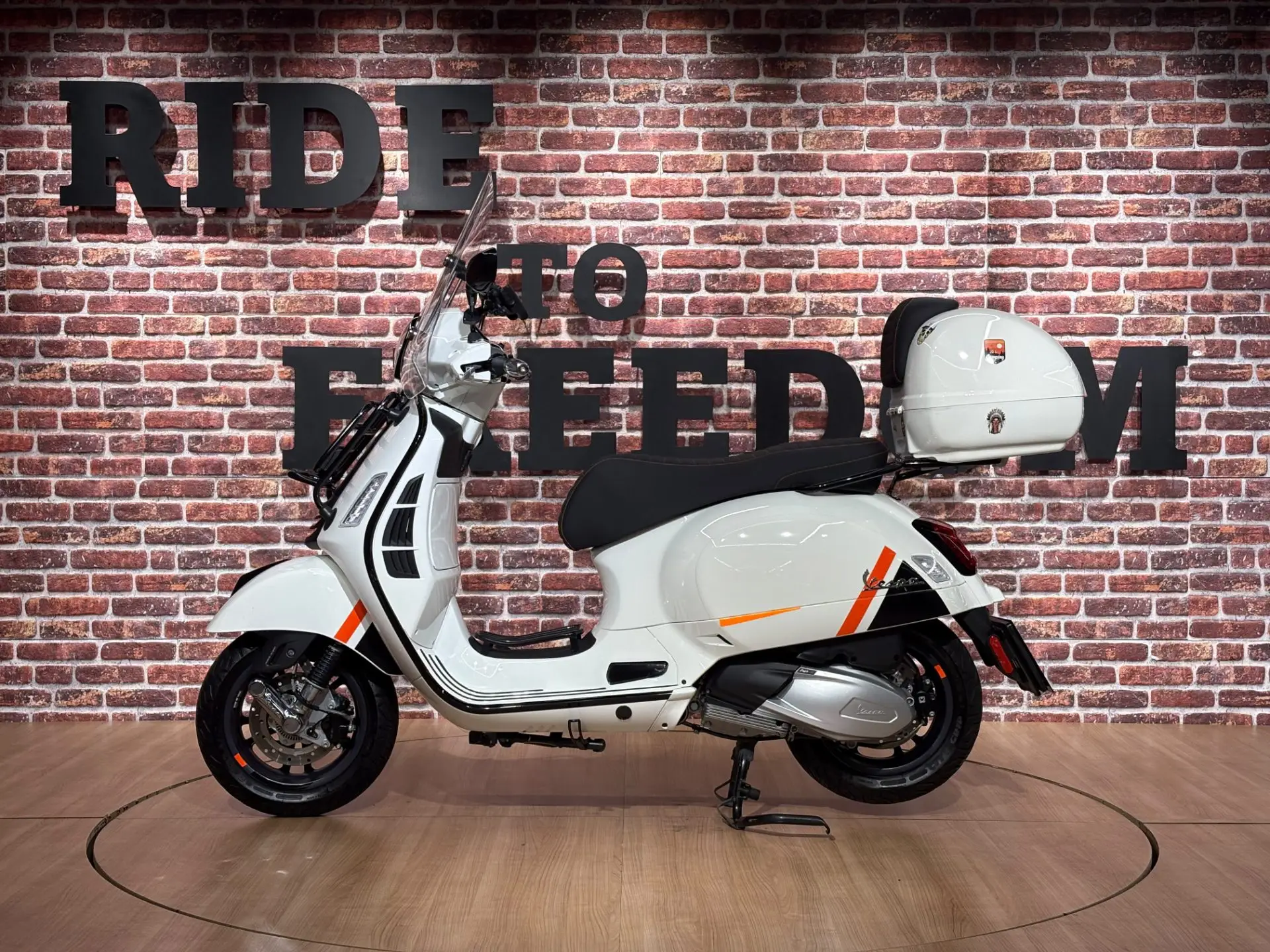 Vespa GTS 300 Super Sport